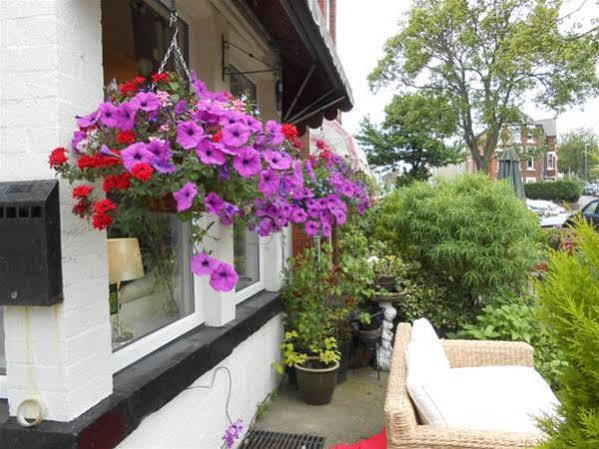 North Bay Guest House Scarborough Exterior photo
